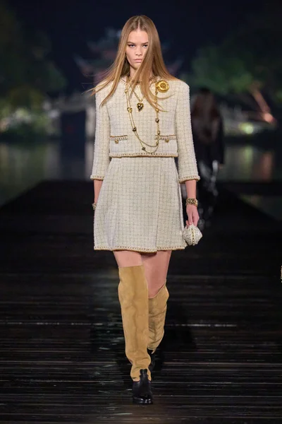 Look 20